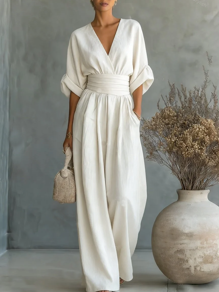 Elegant jumpsuit with V-neck, high waist, and wide leg