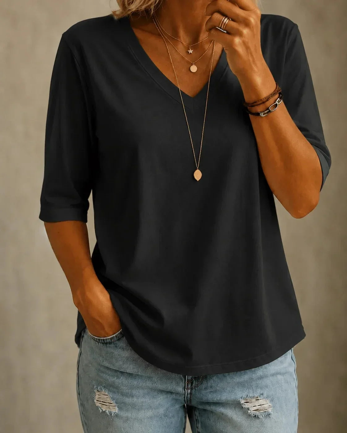 MONROE | CLASSIC V-NECK T-SHIRT